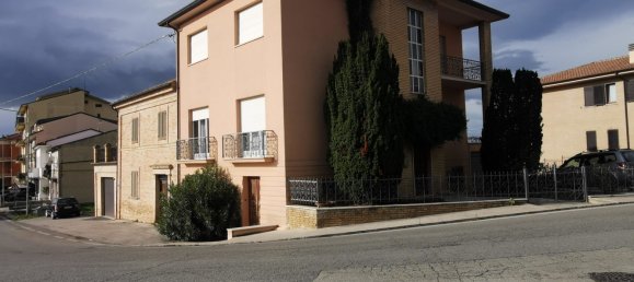 Casa de 4 dormitorios en Montegiorgio, Italy No. 21137 31