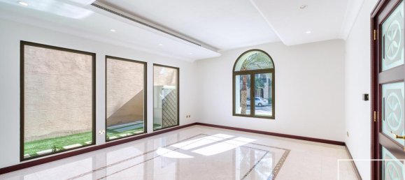 5 bedrooms Villa in Palm Jumeirah, UAE No. 112112 13