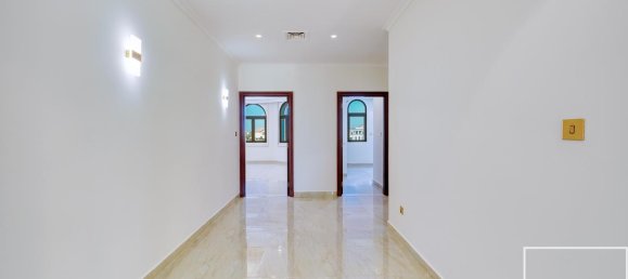 5 bedrooms Villa in Palm Jumeirah, UAE No. 112112 16