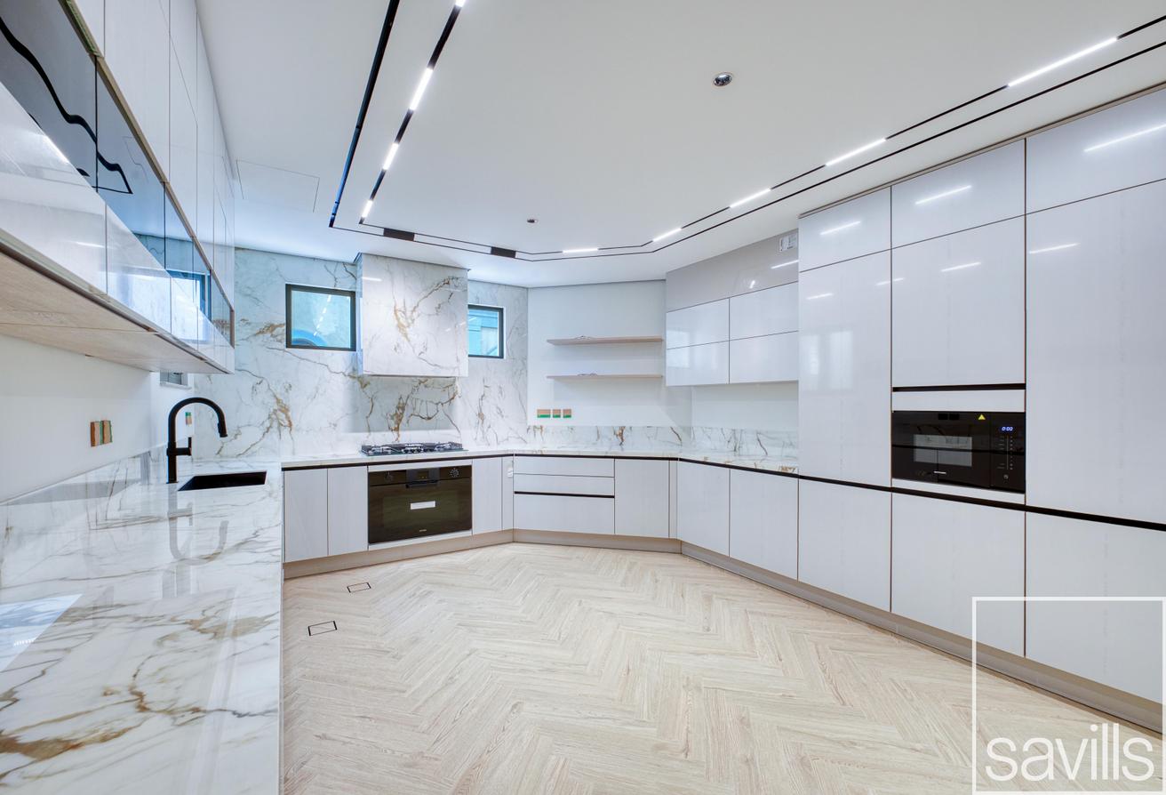 5 bedrooms Villa in Palm Jumeirah, UAE No. 112112