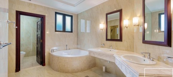 5 bedrooms Villa in Palm Jumeirah, UAE No. 112112 18