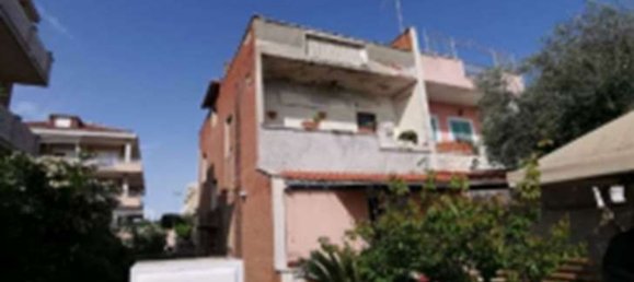 4-salle Appartement à Pomezia, Italy No. 186359 2