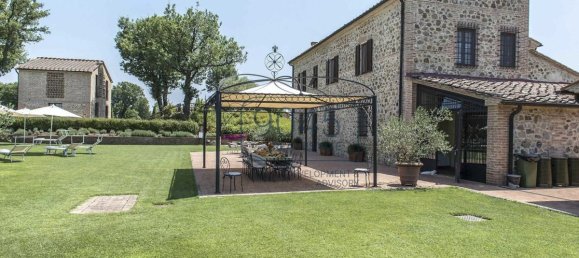 Дом с 9 спальнями в Кьюздино, Италия № 404351 3