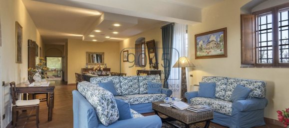 Дом с 9 спальнями в Кьюздино, Италия № 404351 7