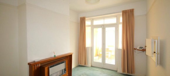 3 bedrooms Commercial property in Beckenham, United Kingdom No. 1093 2