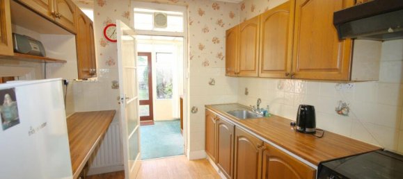 3 bedrooms Commercial property in Beckenham, United Kingdom No. 1093 5