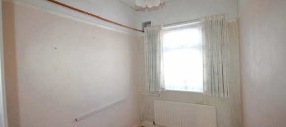 3 bedrooms Commercial property in Beckenham, United Kingdom No. 1093 11