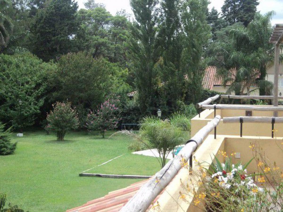 4 bedrooms House in Ituzaingo, Argentina No. 64316