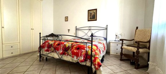 5 rooms House in Prato, Italy No. 46000 11