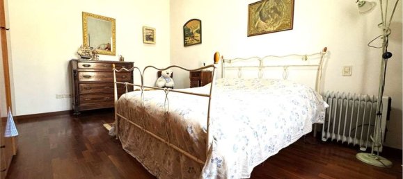 5 rooms House in Prato, Italy No. 46000 9