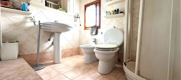 5 rooms House in Prato, Italy No. 46000 33