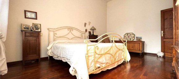 5 rooms House in Prato, Italy No. 46000 24