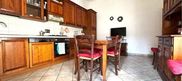 5 rooms House in Prato, Italy No. 46000 2