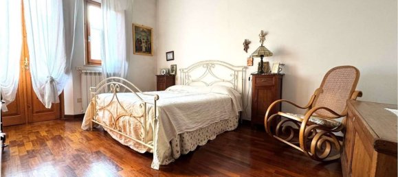 5 rooms House in Prato, Italy No. 46000 23