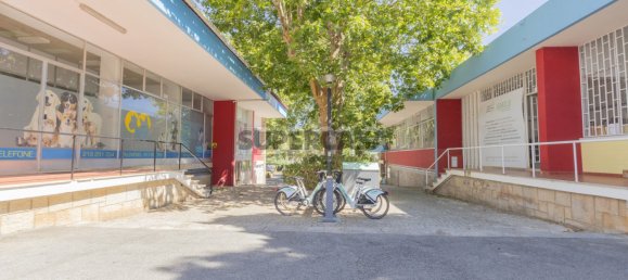 80m² Commercial property in Rio de Mouro, Portugal No. 152602 13