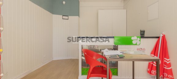 80m² Commercial property in Rio de Mouro, Portugal No. 152602 4