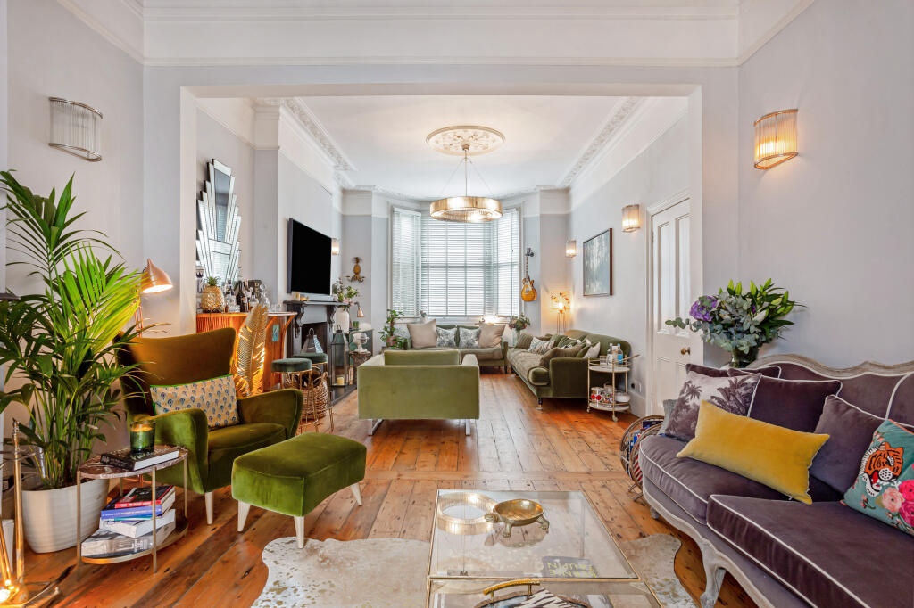 6 bedrooms House in London, United Kingdom No. 13985