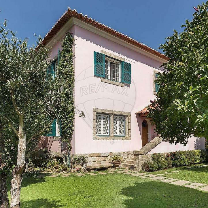 5 bedrooms Villa in Porto, Portugal No. 324930