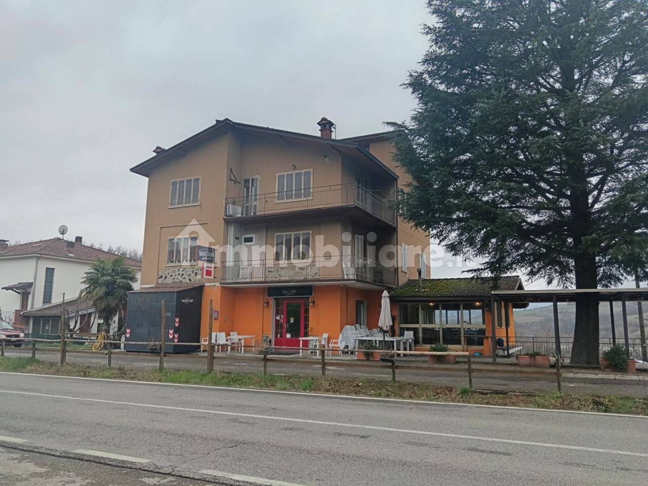 5 rooms Building in Travo, Italy No. 87454