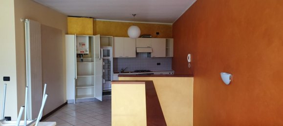 Apartamento de 2 habitaciónes en Costa Volpino, Italy No. 198534 10