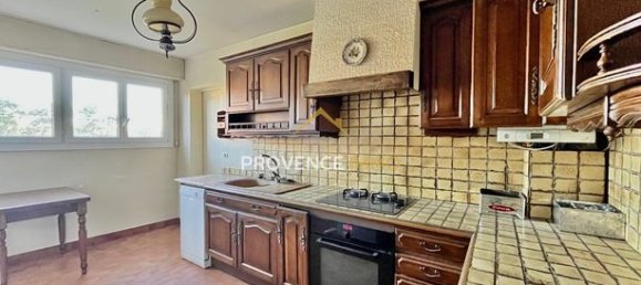 Apartamento de 2 dormitorios en Salon-de-Provence, France No. 315352 3