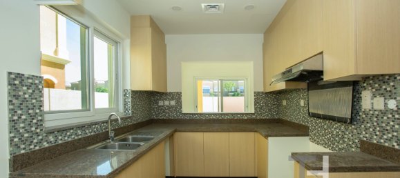 3 bedrooms Villa in Dubai Land, UAE No. 33329 8