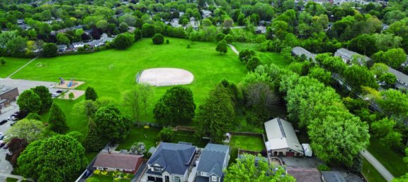 4 bedrooms House in Burlington, Canada No. 789 5