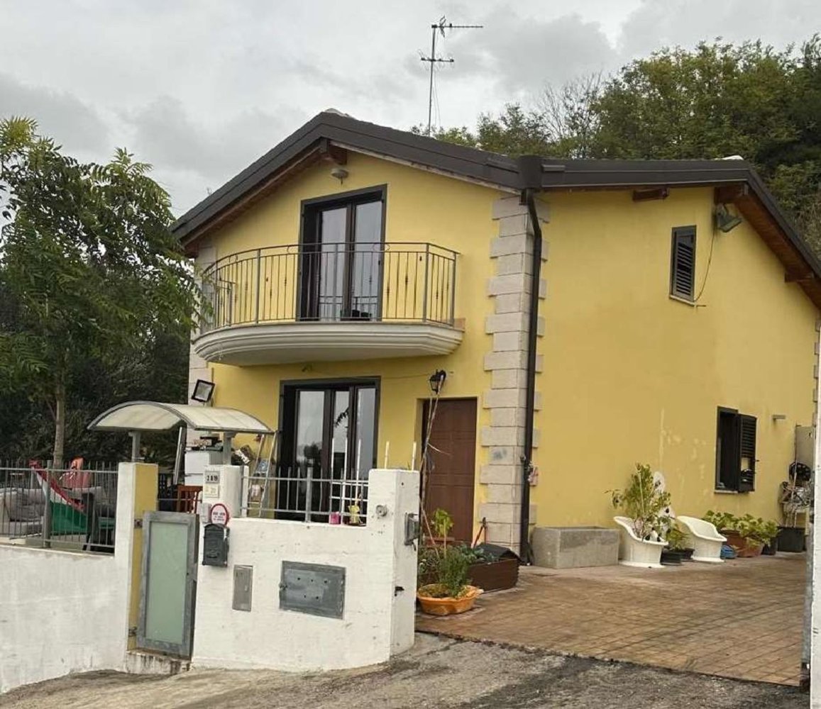 4 bedrooms Villa in Montesilvano, Italy No. 350894