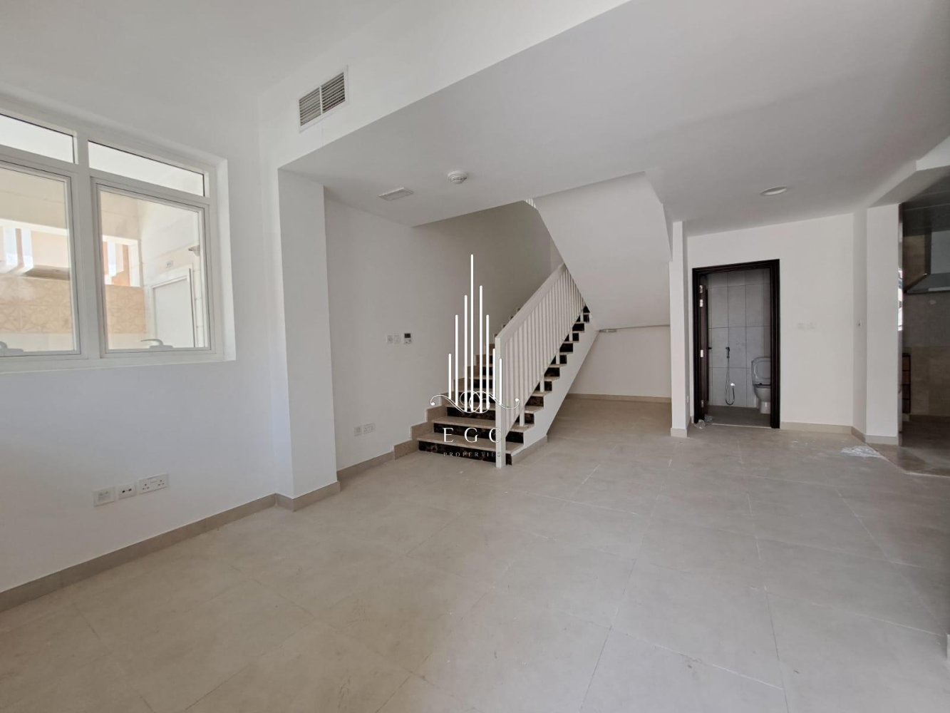 Вилла с 3 спальнями в Airport Road, ОАЭ № 26668