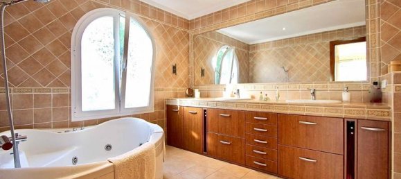 5 bedrooms Villa in Santa Ponsa, Spain No. 14203 7