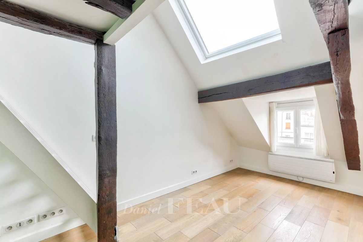 1 bedroom Duplex in Paris, France No. 184111