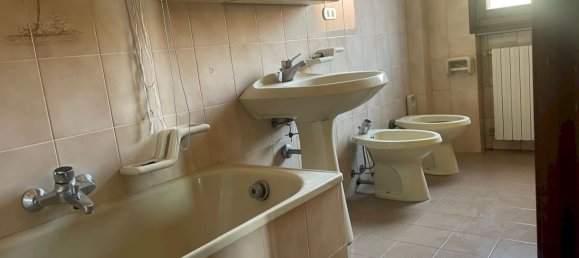 5 bedrooms Apartment in Imola, Italy No. 318761 2