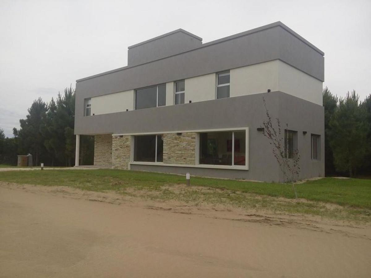 4 bedrooms House in Mar del Plata, Argentina No. 87405