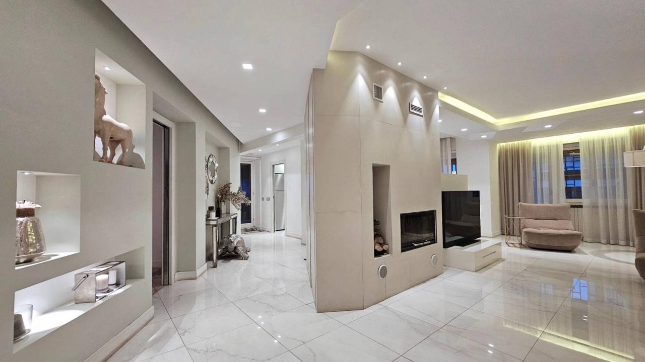 5 rooms Apartment in Rome, Italy No. 30168