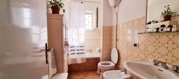 3 rooms Apartment in Bari, Italy No. 43351 2