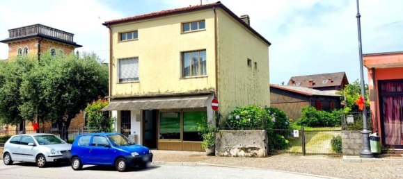 5 rooms Apartment in Udine, Italy No. 94338 4