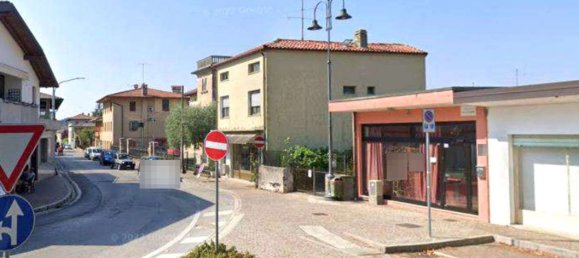 5 rooms Apartment in Udine, Italy No. 94338 6