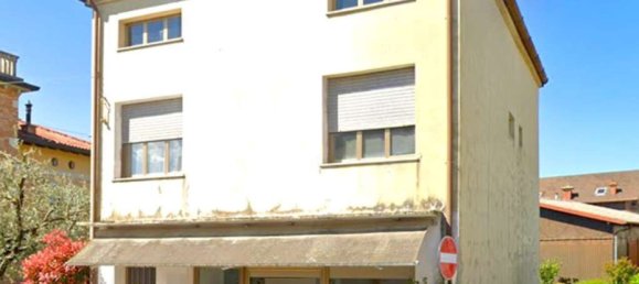 5 rooms Apartment in Udine, Italy No. 94338 2