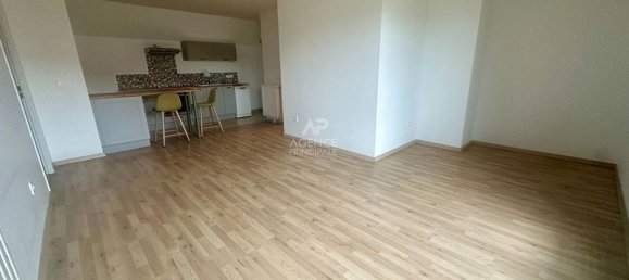 3 bedrooms Apartment in Poissy, France No. 170351 2