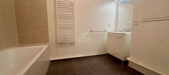 3 bedrooms Apartment in Poissy, France No. 170351 10