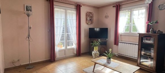 2 bedrooms House in Evreux, France No. 354278 3