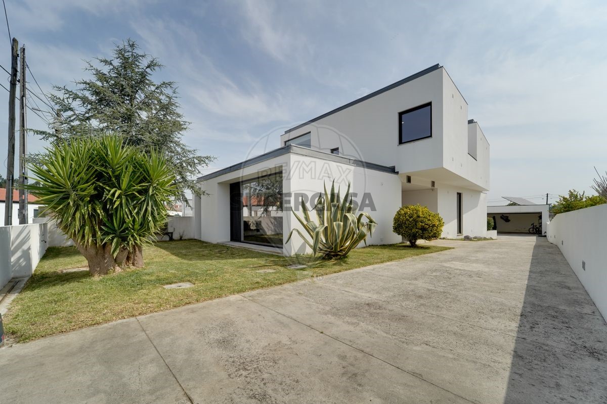 4 bedrooms Villa in Estarreja, Portugal No. 207110