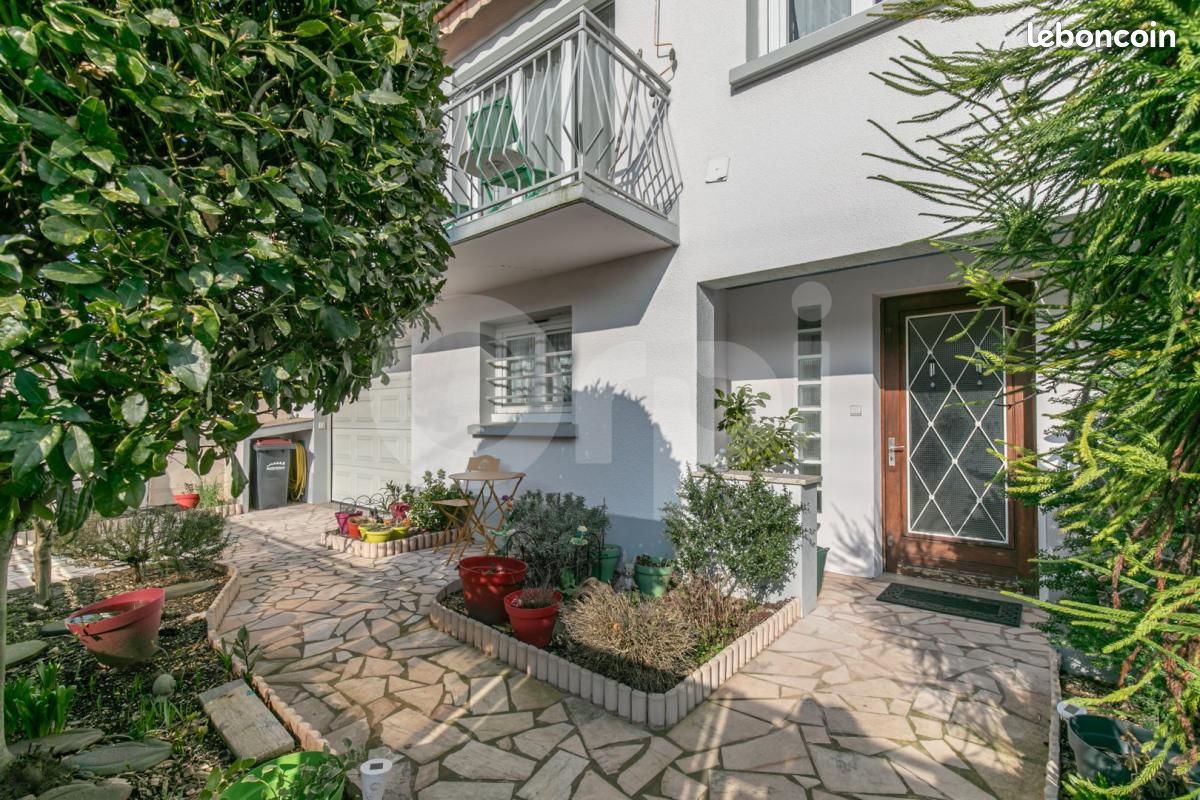 Casa de 5 dormitorios en Ormesson-sur-Marne, France No. 138552