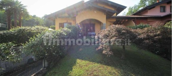 Villa de 3 dormitorios en Paruzzaro, Italy No. 80163 8