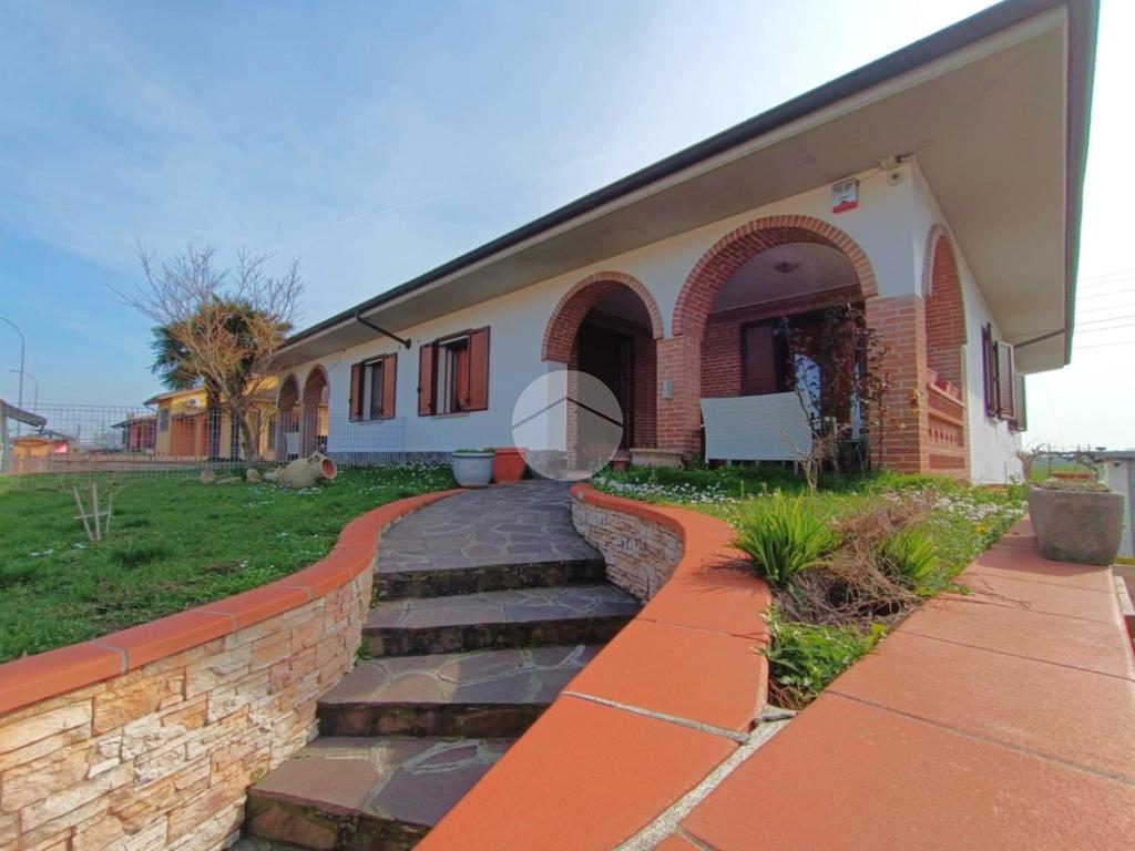 5غرفة فيلا في Silvano Pietra, Italy رقم 60876