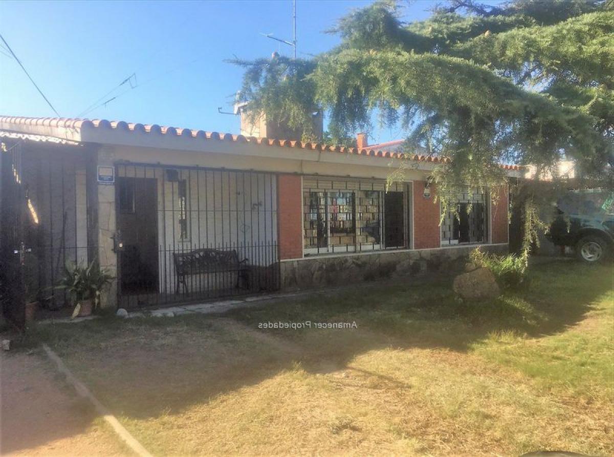 3 bedrooms House in Canelones, Uruguay No. 2022