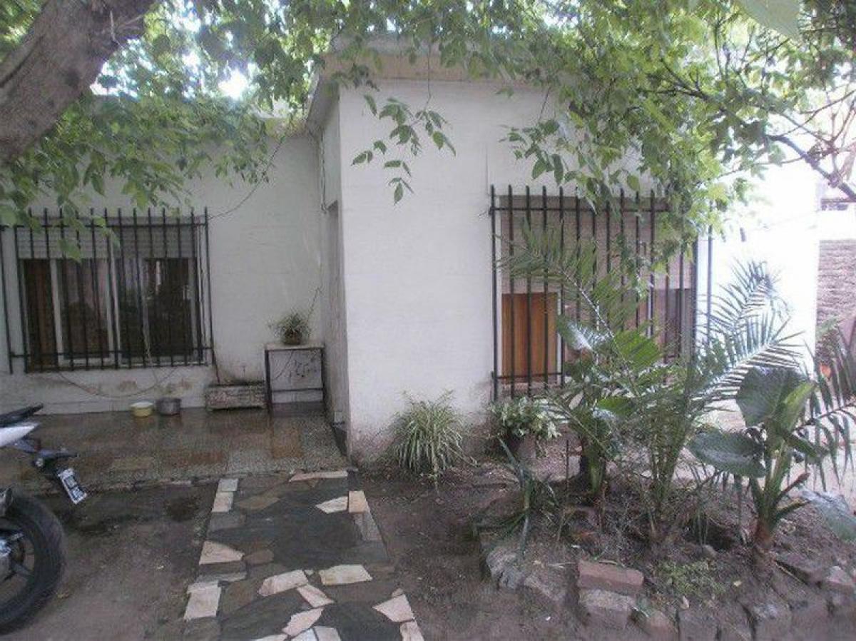 2 bedrooms House in Moron, Argentina No. 8034