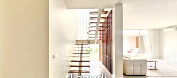 4 bedrooms Villa in Pattaya, Thailand No. 23437 10