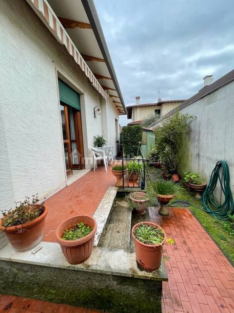 4 chambres Villa à Forte dei Marmi, Italy No. 138859