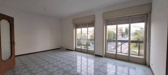 Apartamento de 3 dormitorios en Catania, Italy No. 49910 2